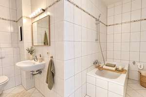 Attraktives Wohninvestment – 2 Zi, Aufzug & historischer Charme- Citylage, renoviert & bezugsfrei! – 4315 Neustadt-Neuschönefeld, Leipzig – Vorschaubild 6