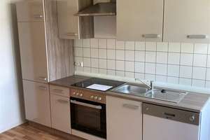 Schicke 2-Zimmer mit Einbauküche, Laminat, Wannenbad & Balkon in ruhiger Lage! – Zschopauer Platz 11, 9126 Bernsdorf, Chemnitz – Vorschaubild 1