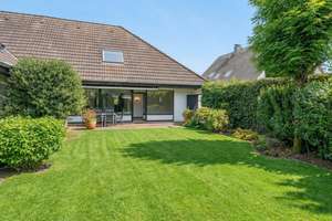 Wohnen auf einer Ebene  - Charmanter Bungalow mit sonnigem Garten und Ausbaupotenzial – Die vollständige Adresse der Immobilie erhältst du vom Anbieter., 30900 Wedemark – Vorschaubild 1