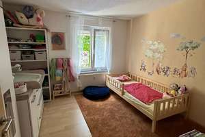 Diese großzügige 4-Zimmer-Eigentumswohnung befindet sich in einem gepflegten Mehrfamilienhaus im bel – Großgartacher Straße 174/4, 74080 Böckingen, Heilbronn – Vorschaubild 3