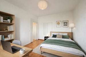 *HELLE WOHNUNG MIT BALKON UND IDEALER INFRASTRUKTUR*
