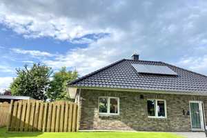 Zentrum! Junger Bungalow, KfW 55 Energie mit Garage, Kaminofen, EBK. Pflegeleichtes Grundstück… – Leer (Kreis) – Vorschaubild 5