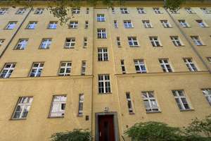Neu sanierte helle 2-Zimmer Wohnung mit Südbalkon im 2.OG in ruhiger Lage in Wilmersdorf – Die vollständige Adresse der Immobilie erhältst du vom Anbieter., 14197 Wilmersdorf, Berlin – Vorschaubild 1