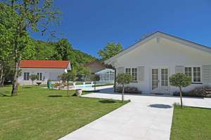 Lichtdurchfluteter Bungalow mit Pool und Garten in Siegsdorf – Die vollständige Adresse der Immobilie erhältst du vom Anbieter., 83313 Siegsdorf – Vorschaubild 3