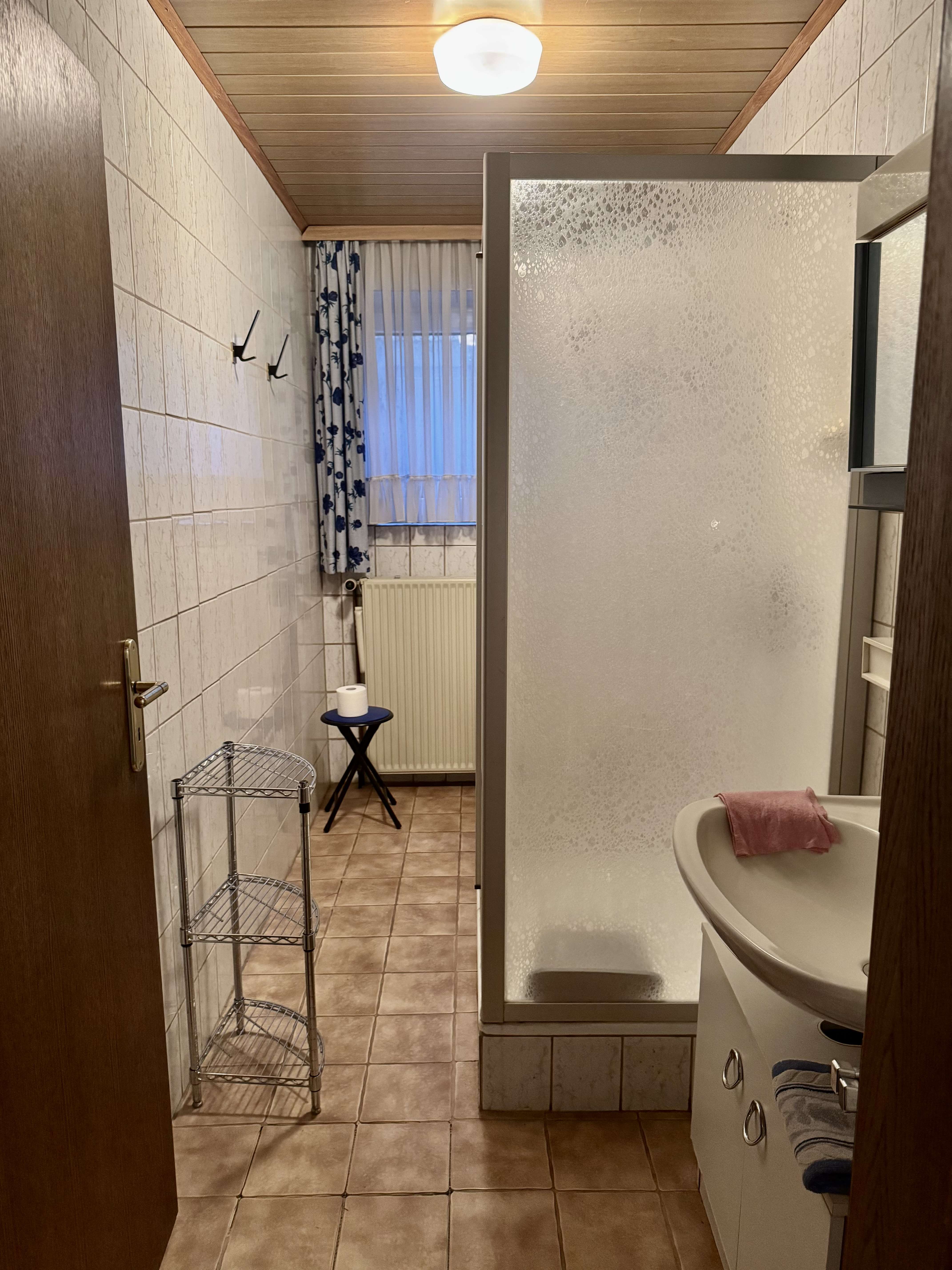 Immobilie in Bad Sobernheim - 🏡 Familienfreundliches, freistehendes EFH mit Einliegerwohnung, großem Garten & Preisvorteil - Bild 4