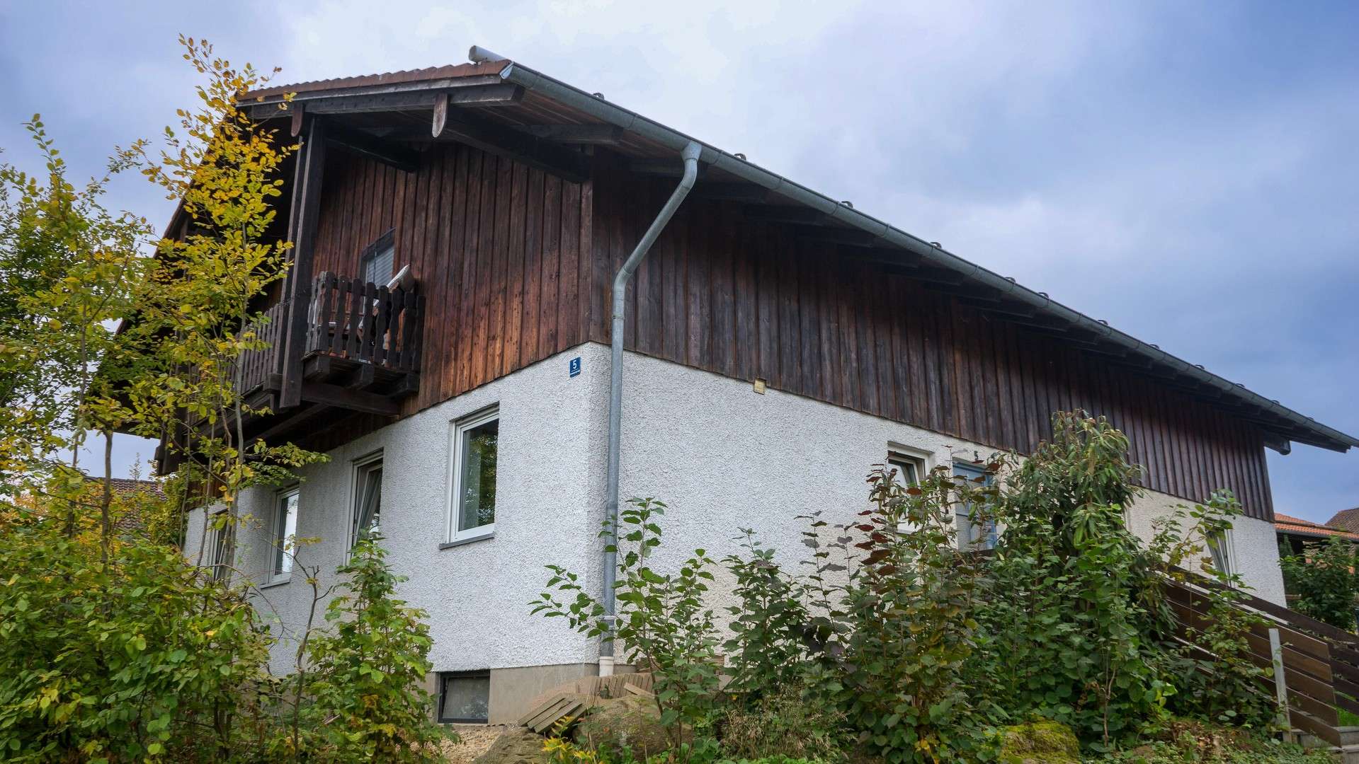 Große Erdeschosswohnung, Kellerräume, Garage, Gartenanteil, Deggendorf Kreis – Bild 2