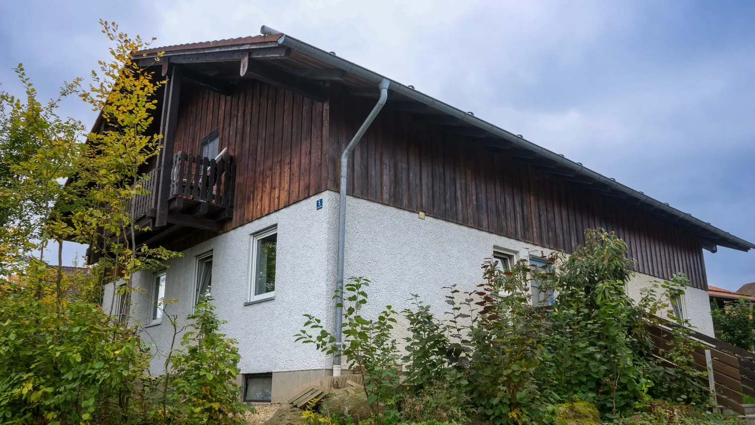 Große Erdeschosswohnung, Kellerräume, Garage, Gartenanteil, Deggendorf Kreis – Bild 4