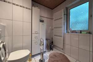 Panoramablick trifft Gemütlichkeit – Einfamilienhaus mit Einliegerwohnung, Garten & Kamin in idyllis – Die vollständige Adresse der Immobilie erhältst du vom Anbieter., 35288 Wohratal – Vorschaubild 17