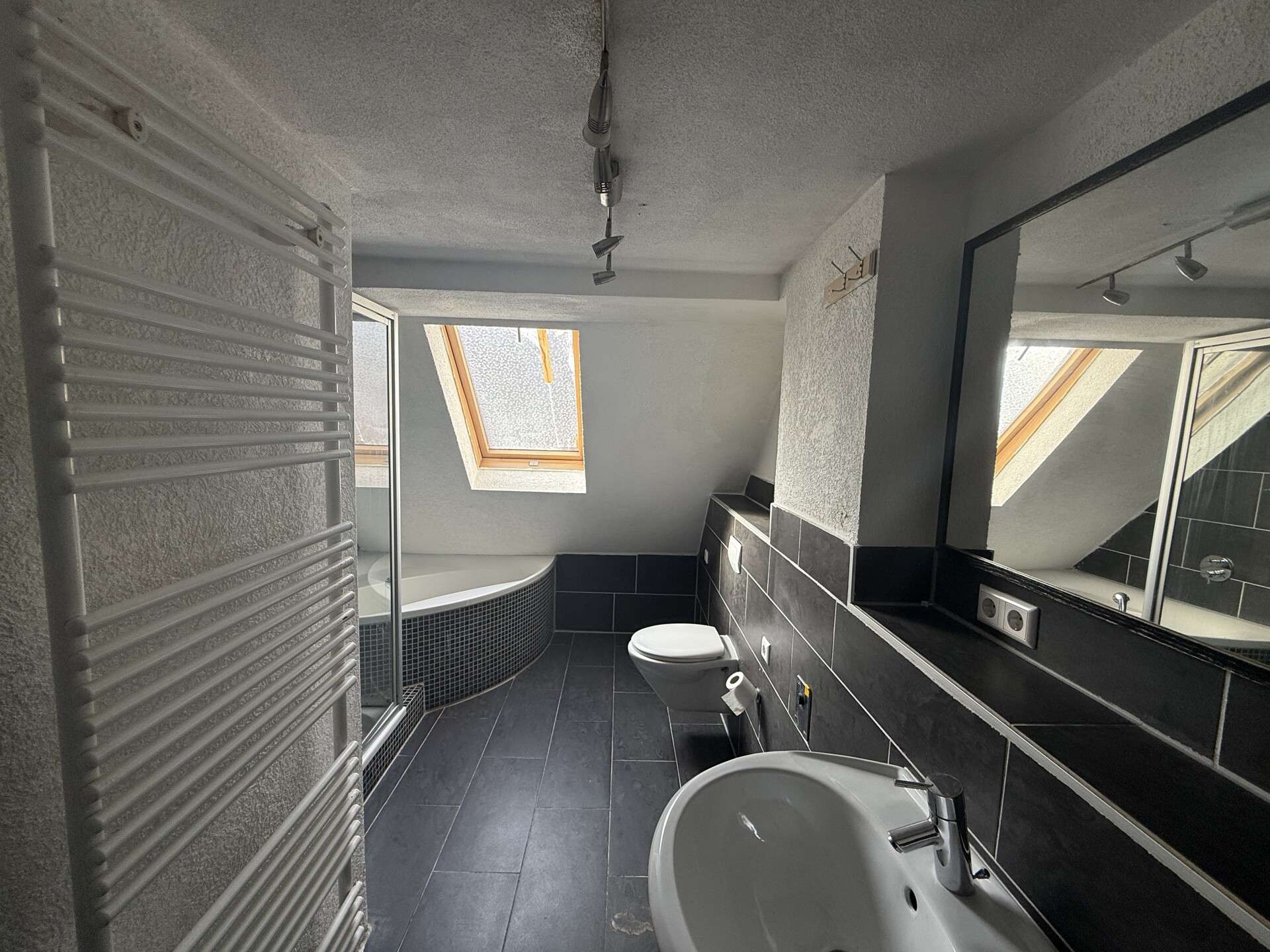 Immobilie in Neuhausen auf den Fildern - Doppelhaushälfte mit Potenzial in zentraler Lage von Neuhausen - provisionsfrei! - Bild 14