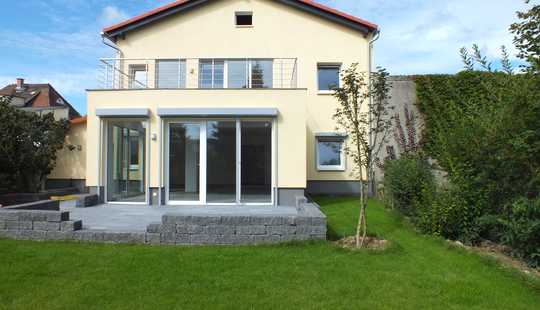 Bild von Neuwertiges, freigestelltes Hinterhaus (2-FH) mit schönem Garten + 2-Fam.-Vorderhaus vermietet