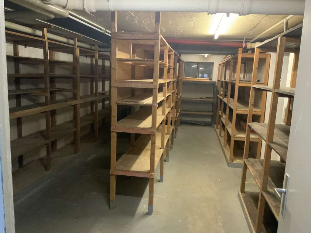 Immobilie in Wernau (Neckar) - Große  1-2 Familien Doppelhaushälfte mit Potenzial in Wernau (Neckar) mit 219 m² Wohnfläche - Bild 2