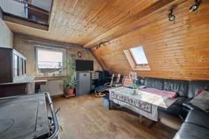 Wohnhaus mit Potenzial: zwei Doppelhaushälften in Münsingen – Die vollständige Adresse der Immobilie erhältst du vom Anbieter., 72525 Münsingen – Vorschaubild 4
