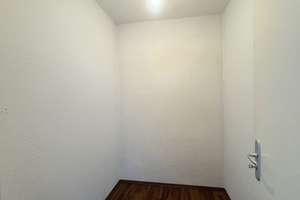 Bezugsfrei in zentraler Lage! * Tageslichtbad * Laminat * Südbalkon * WG-geeignet * hohe Rücklage – Georg-Schumann-Straße 49, 4155 Gohlis-Süd, Leipzig – Vorschaubild 7