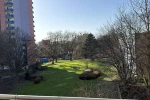 Frankfurt ++ Renovierte und Charmante 3 Zimmer Wohnung mit Balkon ++ Bezugsfrei ++