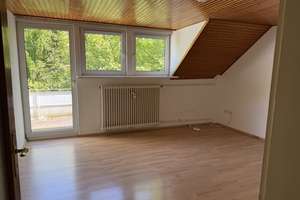 Helle 3,5-Zimmer-Dachgeschosswohnung mit großem Balkon in ruhiger