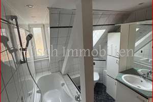 *huesch-immobilien*
Renovierte 2-Zimmer-Dachgeschosswohnung mit Balkon + Spitzboden in Essen-Zentru – Die vollständige Adresse der Immobilie erhältst du vom Anbieter., 45143 Altendorf, Essen – Vorschaubild 12