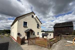 Zweifamilienhaus mit großem Grundstück und Panoramablick – Die vollständige Adresse der Immobilie erhältst du vom Anbieter., 8626 Adorf/Vogtland – Vorschaubild 3