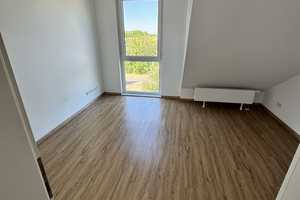 Modernes Reihenmittelhaus zu vermieten: 140m² Wohnfläche in einem Hochheimer Ortsteil – Main-Taunus-Kreis – Vorschaubild 4