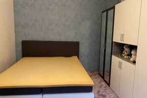 Modernisierte Wohnung mit vier Zimmern sowie Balkon und EBK in Düren *Saniertes Badezimmer* – Friedrich-Ebert-Platz 9, 52351 Düren (Kreis) – Vorschaubild 2