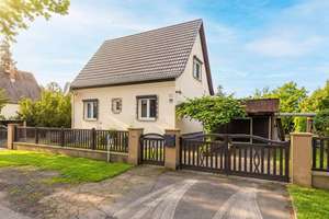 Mit Keller, Einbauküche, Rollläden, Solaranlage, Tiefgarage u.v.m.: Einfamilienhaus in Schulzendorf – Die vollständige Adresse der Immobilie erhältst du vom Anbieter., 15732 Schulzendorf – Vorschaubild 1