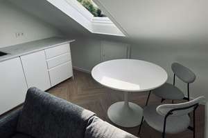 🏙️ Stylisch wohnen unterm Dach – Möbliertes Design-Apartment mit Klima in Stuttgart-Ost – Aspergstrasse 24, 70186 Gablenberg, Stuttgart – Vorschaubild 3