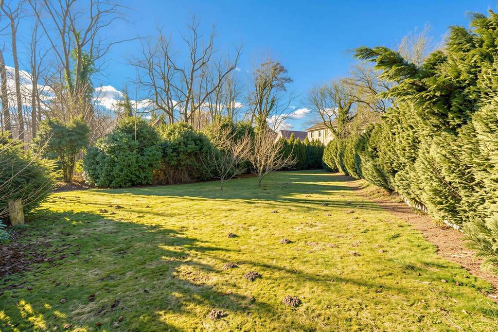 Immobilie in Moisburg - Großzügiges Familienhaus mit 10,5 Zimmern, großem Garten und Terrasse direkt an der Este - Bild 1