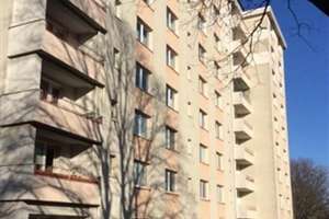 Essen-Holsterhausen: Zentral gelegene 2-Raum-Wohnung mit Balkon – Holsterhauser Str. 28, 45147 Holsterhausen, Essen – Vorschaubild 1