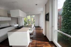 STUDIO TOWNHOUSE in a Quiet, Green Location in Mitte