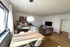 renoviert, zentral, in Einbahnstraße gelegen, Parkett, TL-Bad mit Wanne+Duschglas, Garage möglich – Karlsruhe – Vorschaubild 2
