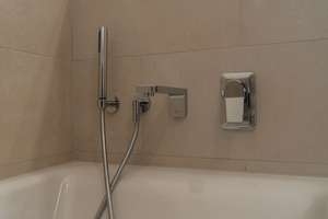 Großzügige 4-Zi. Whg. mit Balkon, hochwertiger EBK, Ankleide & Gäste-WC mit Dusche – Nachodstraße 15B, 10779 Wilmersdorf, Berlin – Vorschaubild 11