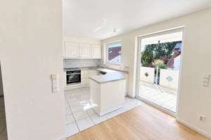 Exklusive Maisonette in Stuttgart-Riedenberg – Lichtdurchflutet, 2 Balkone & TG-Stellplatz – 70619 Riedenberg, Stuttgart – Vorschaubild 8