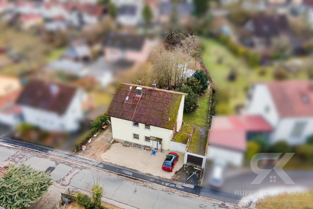 Immobilie in Nabburg - Umfassend saniertes EFH mit weitläufigem Grundstück und Weitblick! Sorgenfreies wohnen in Nabburg - Bild 0