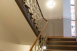 lichtdurchflutete 2-Zimmer-Erdgeschoss-Wohnung im generalsanierten denkmalgeschützten Altbau – Artilleriestraße 11, 80636 Dom Pedro, München – Vorschaubild 3