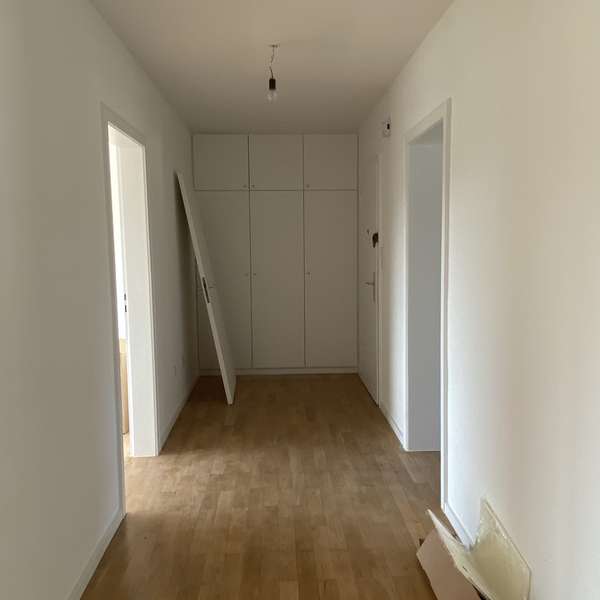 *** frisch renovierte 3-Zimmer-Wohnung - Echtholzparkett - Süd/West Balkon - Naturgarten ***