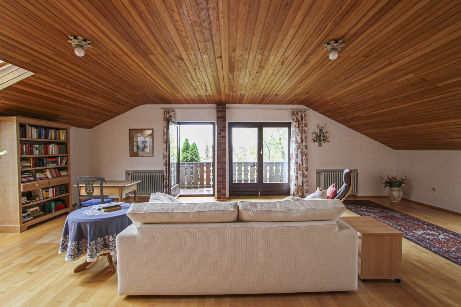 Immobilie in Inning am Ammersee - INNING: GROSSES ANWESEN AUF IDYLLISCHEM HANGGRUNDSTÜCK - Bild 2