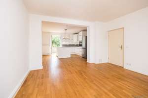 Großzügige 3-Zi-Altbauwhg mit Wohnküche, viel Licht & sonnigem Süd-Ost-/Westbalkon - ideal für WGs. – Die vollständige Adresse der Immobilie erhältst du vom Anbieter., 80993 Alt-Moosach, München – Vorschaubild 1
