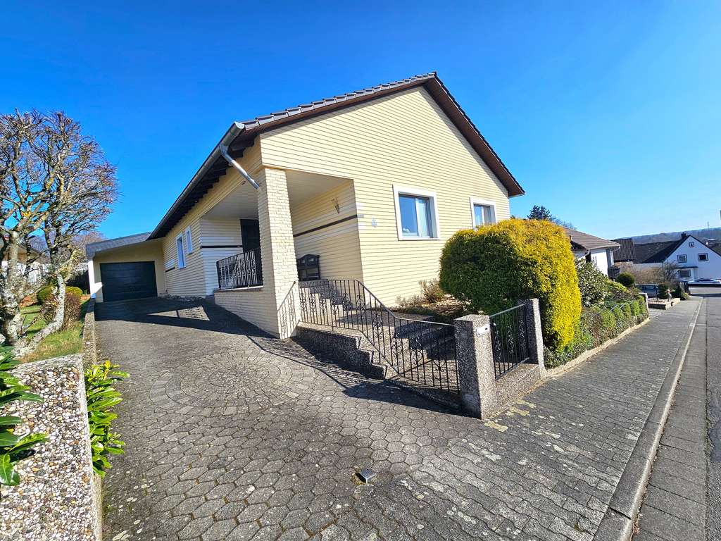 Immobilie in Waldmohr - Hochwertiges Einfamilienhaus mit Einliegerwohnung in Waldmohr zu verkaufen - Bild 0