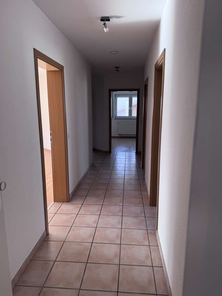 Immobilie in Harthausen - schöne Dachgeschoß-Wohnung mit Balkon und Garage SüdWestLage - Bild 1