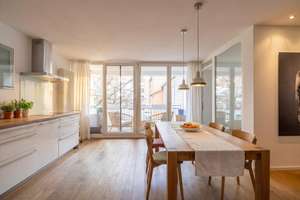 Urban & elegant: Eigentumswohnung mit Aufzug, 2 Bädern, Parkett und nahe K21