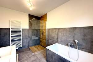 Sofort bezugsfertig! Einfamilienhaus BJ 2022
Top-Lage bei Leipzig & Halle
143 qm und 5 Zimmer – Semoyer Weg 3, 6796 Brehna – Vorschaubild 7