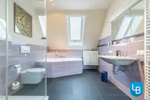 Ihr energieeffizientes, modernes Zuhause mit Einliegerwohnung, großem Garten und überdachtem Pool – Hamburg – Vorschaubild 10