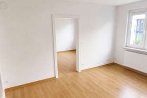 Sanierte  3-Zimmer-Wohnung in Stuttgart-West – WG-geeignet, Balkon, Einbauküche & zentrale Lage – Kornbergstraße 30 A, 70176 Hölderlinplatz, Stuttgart – Vorschaubild 2