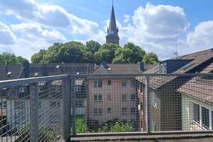 Lichtdurchflutete Dachgeschosswohnung mit traumhafter Dachterrasse und Fernblick – renoviert