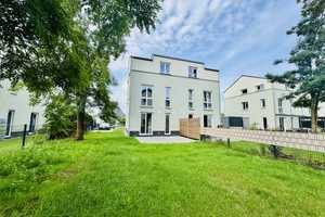 Charmante Doppelhaushälfte / Townhouse mit Gartenparadies im Herzen Altglienickes! – Berlin – Vorschaubild 1