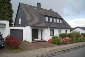 Familienfreundliches Einfamilienhaus mit 7 Zimmern in 42579 Heiligenhaus-Isenbügel