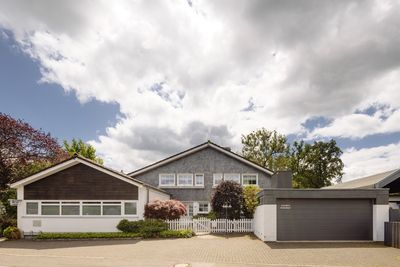 Modernisiertes Wohnhaus mit zusätzlicher Gewerbeeinheit + Top-Energiepaket (WP + PV + Speicher)