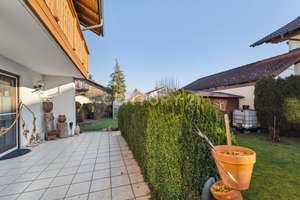Doppelhaushälfte mit zwei Wohneinheiten und großem Garten – Vielseitig und charmant! – Die vollständige Adresse der Immobilie erhältst du vom Anbieter., 83342 Tacherting – Vorschaubild 9