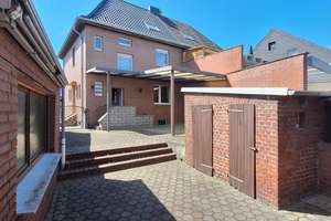 Von PRIVAT in Willich-Schiefbahn : DHH auf 755qm Grundstück incl. 100qm Halle und ca. 400qm Bauland  – Tupsheide 75, 47877 Willich – Vorschaubild 3