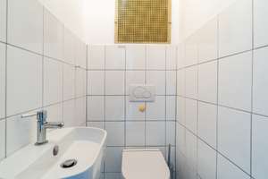 Alltagstaugliche 2-Zimmer-Wohnung mit zwei Bädern in Köln – Christophstraße 14, 50670 Altstadt/Nord, Köln – Vorschaubild 3