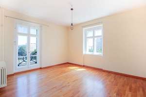 Großzügiges Wohnen mit Aufzug, Stellplatz und grünem Rückzugsort in Berlin